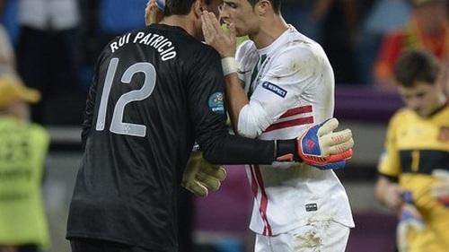 VIDEO: Ronaldo mách nước đồng đội đánh bại Alonso